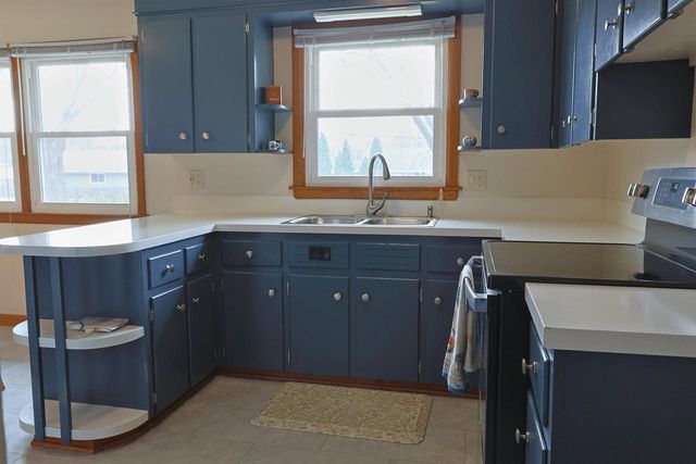 402 Frost Woods Road, Monona, WI 53716