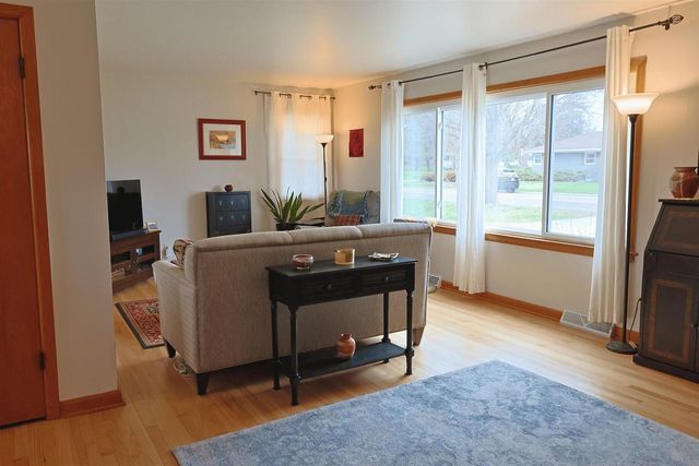 402 Frost Woods Road, Monona, WI 53716
