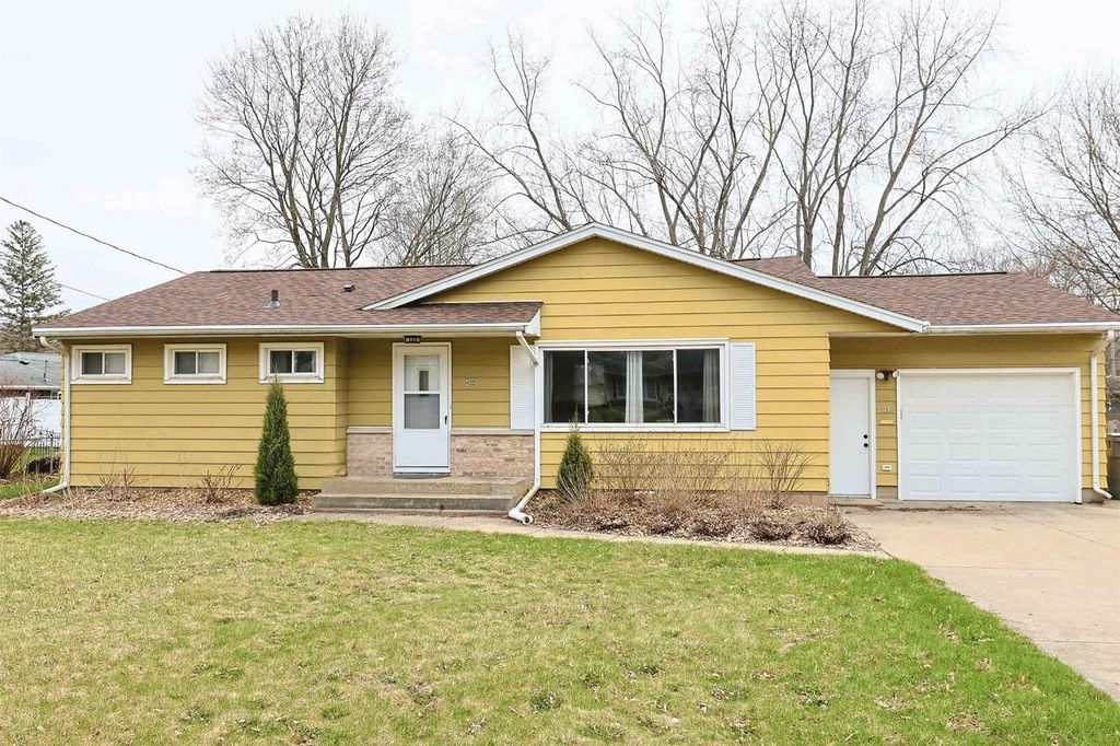 402 Frost Woods Road, Monona, WI 53716