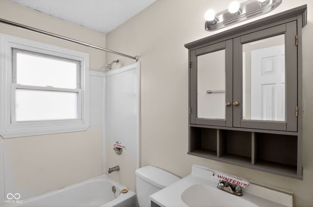 8724 Montery Road, Indianapolis, IN 46226