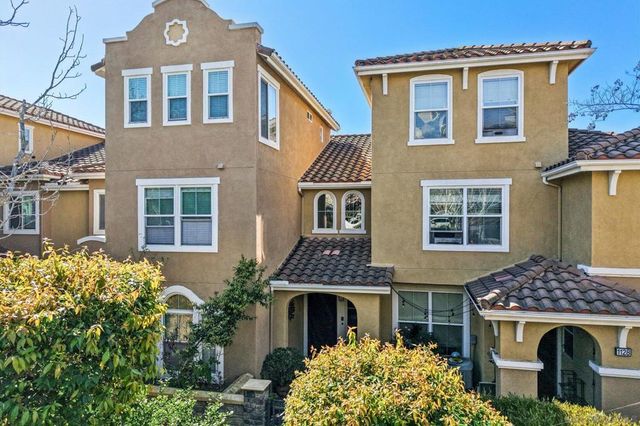 1130 Goddard St, San Marcos, CA 92078