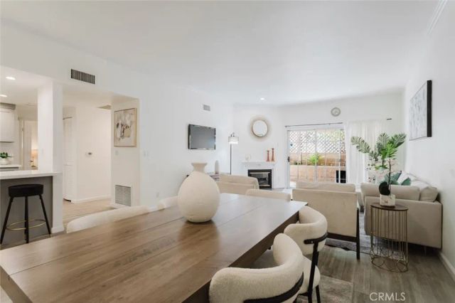 435 E Valencia 105, Burbank, CA 91501