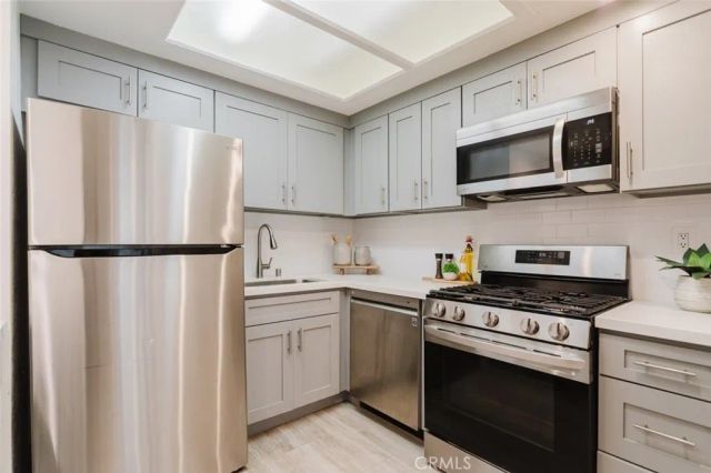 435 E Valencia 105, Burbank, CA 91501