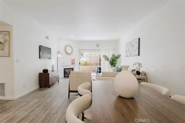 435 E Valencia 105, Burbank, CA 91501