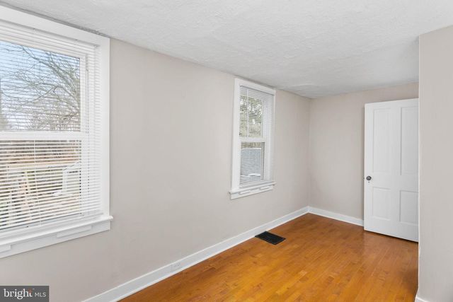 22 THOMPSON ST, Bordentown, NJ 08505