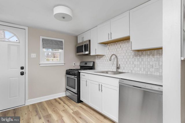 22 THOMPSON ST, Bordentown, NJ 08505