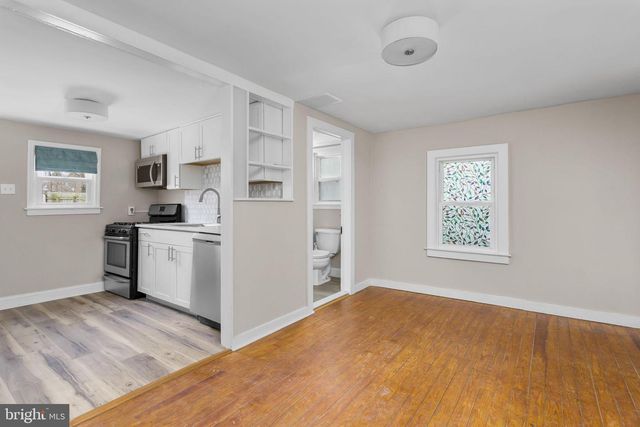 22 THOMPSON ST, Bordentown, NJ 08505