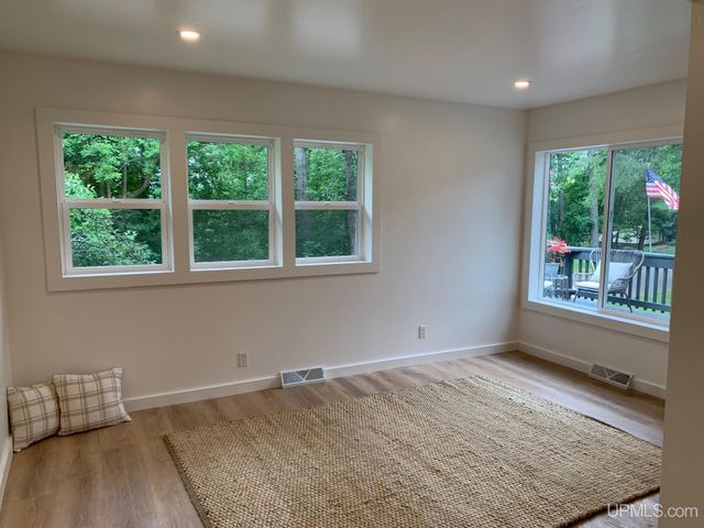 908 E I Street, Iron Mountain, MI 49801