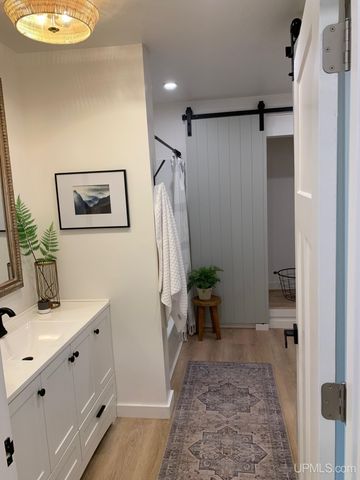 908 E I Street, Iron Mountain, MI 49801