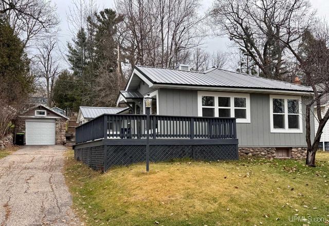 908 E I Street, Iron Mountain, MI 49801