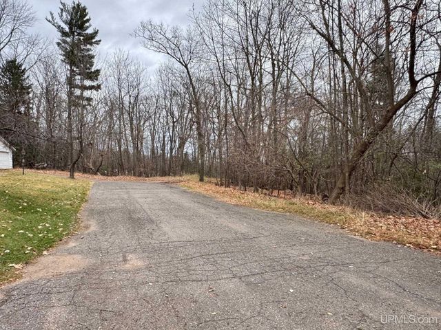 908 E I Street, Iron Mountain, MI 49801