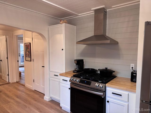 908 E I Street, Iron Mountain, MI 49801