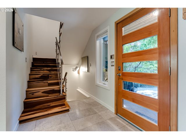 38 RIDGELINE Dr, Eugene, OR 97405