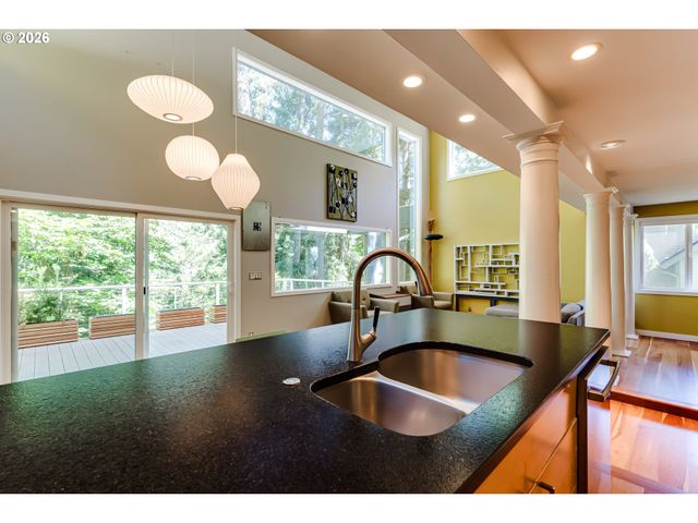 38 RIDGELINE Dr, Eugene, OR 97405