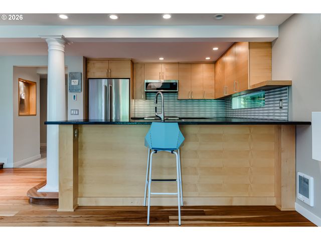 38 RIDGELINE Dr, Eugene, OR 97405