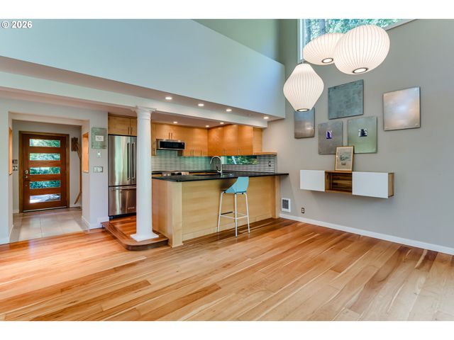 38 RIDGELINE Dr, Eugene, OR 97405