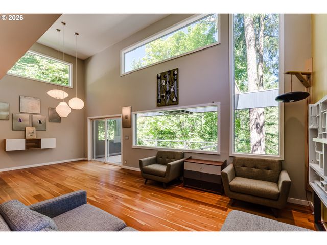 38 RIDGELINE Dr, Eugene, OR 97405