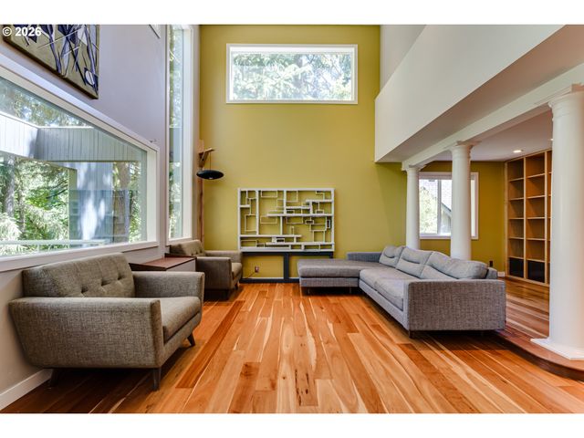 38 RIDGELINE Dr, Eugene, OR 97405