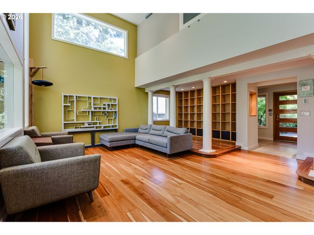 38 RIDGELINE Dr, Eugene, OR 97405