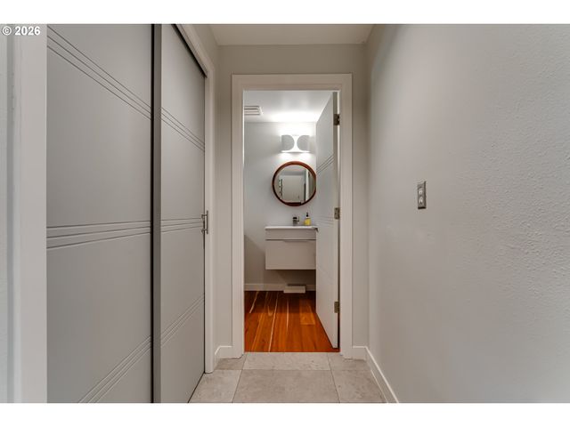 38 RIDGELINE Dr, Eugene, OR 97405