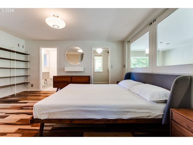 38 RIDGELINE Dr, Eugene, OR 97405