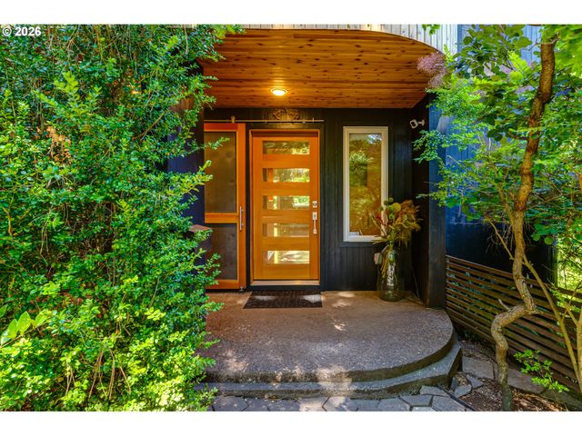 38 RIDGELINE Dr, Eugene, OR 97405