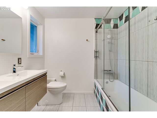 38 RIDGELINE Dr, Eugene, OR 97405