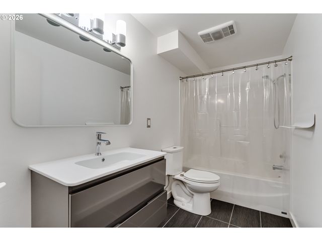 38 RIDGELINE Dr, Eugene, OR 97405