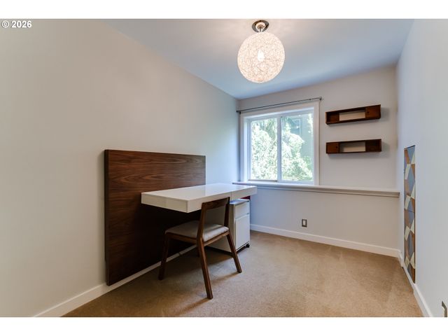 38 RIDGELINE Dr, Eugene, OR 97405
