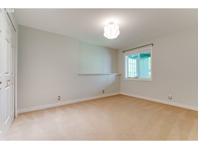 38 RIDGELINE Dr, Eugene, OR 97405