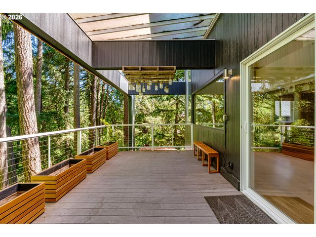 38 RIDGELINE Dr, Eugene, OR 97405