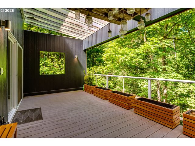 38 RIDGELINE Dr, Eugene, OR 97405