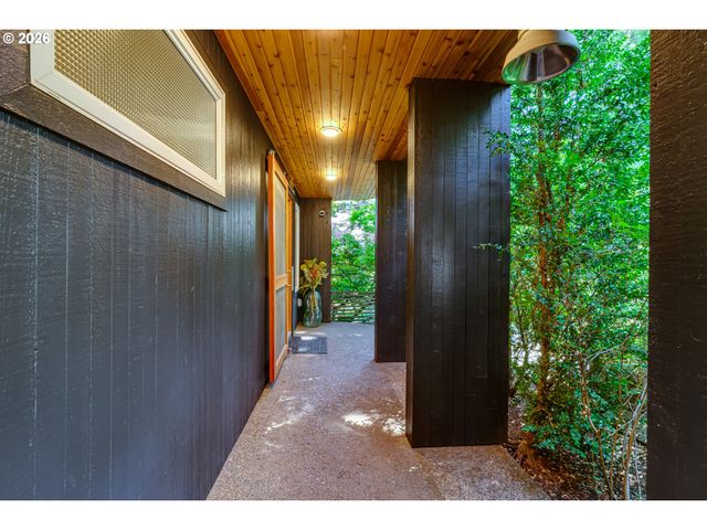 38 RIDGELINE Dr, Eugene, OR 97405