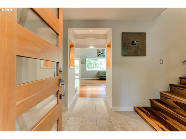 38 RIDGELINE Dr, Eugene, OR 97405