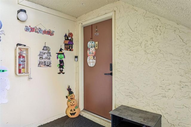 7501 DOLONITA DRIVE 7501, Tampa, FL 33615