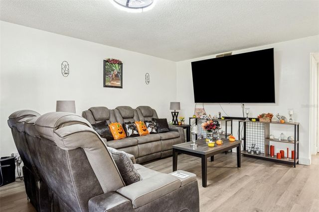 7501 DOLONITA DRIVE 7501, Tampa, FL 33615