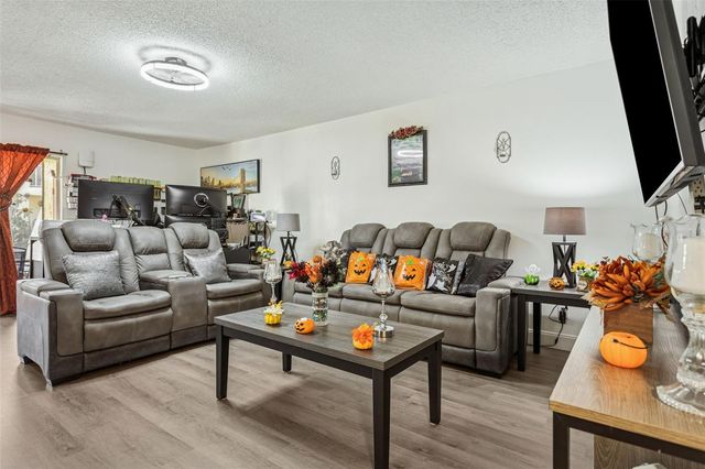 7501 DOLONITA DRIVE 7501, Tampa, FL 33615