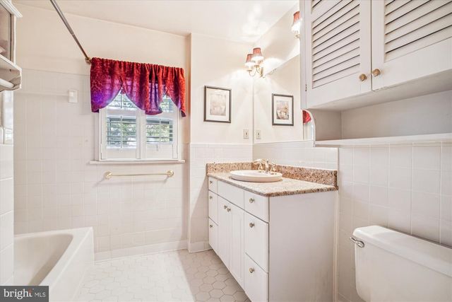 2627 FIVE OAKS RD, Vienna, VA 22181