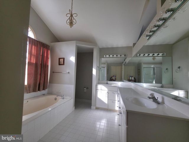 2627 FIVE OAKS RD, Vienna, VA 22181