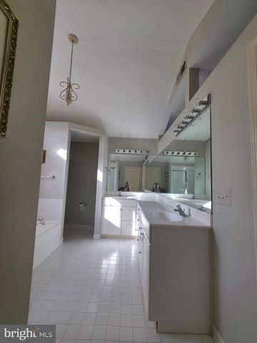 2627 FIVE OAKS RD, Vienna, VA 22181