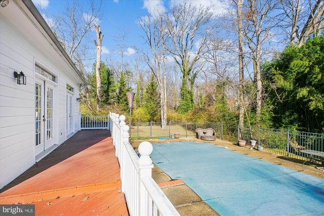 2627 FIVE OAKS RD, Vienna, VA 22181