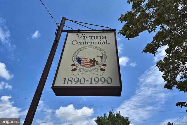 2627 FIVE OAKS RD, Vienna, VA 22181