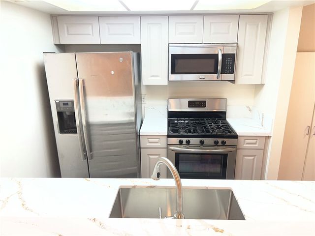 5484 Dobbs Street 130, Los Angeles, CA 90032