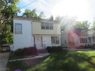 5108 Edenhurst Road, Lyndhurst, OH 44124
