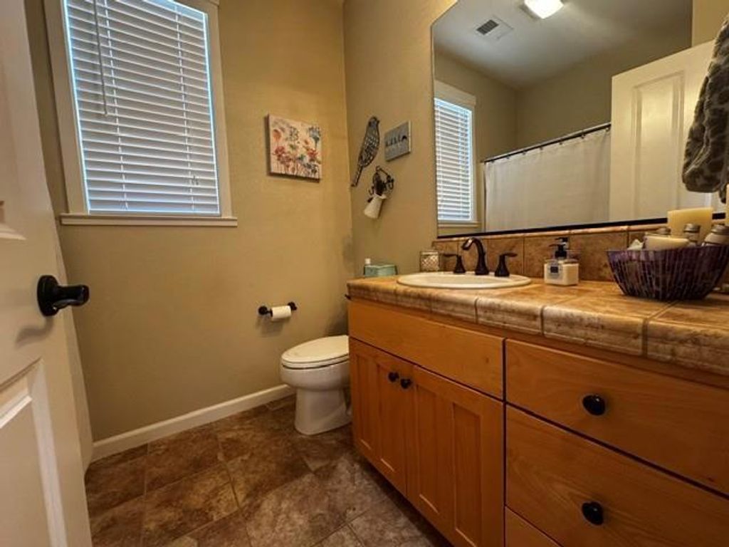Image 11 of property listing at 136 Cottage Circle, Murphys, CA 95247