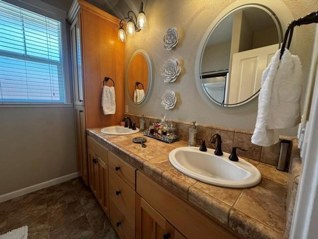 Image 15 of property listing at 136 Cottage Circle, Murphys, CA 95247