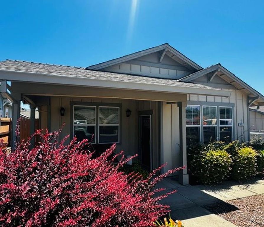Image 2 of property listing at 136 Cottage Circle, Murphys, CA 95247