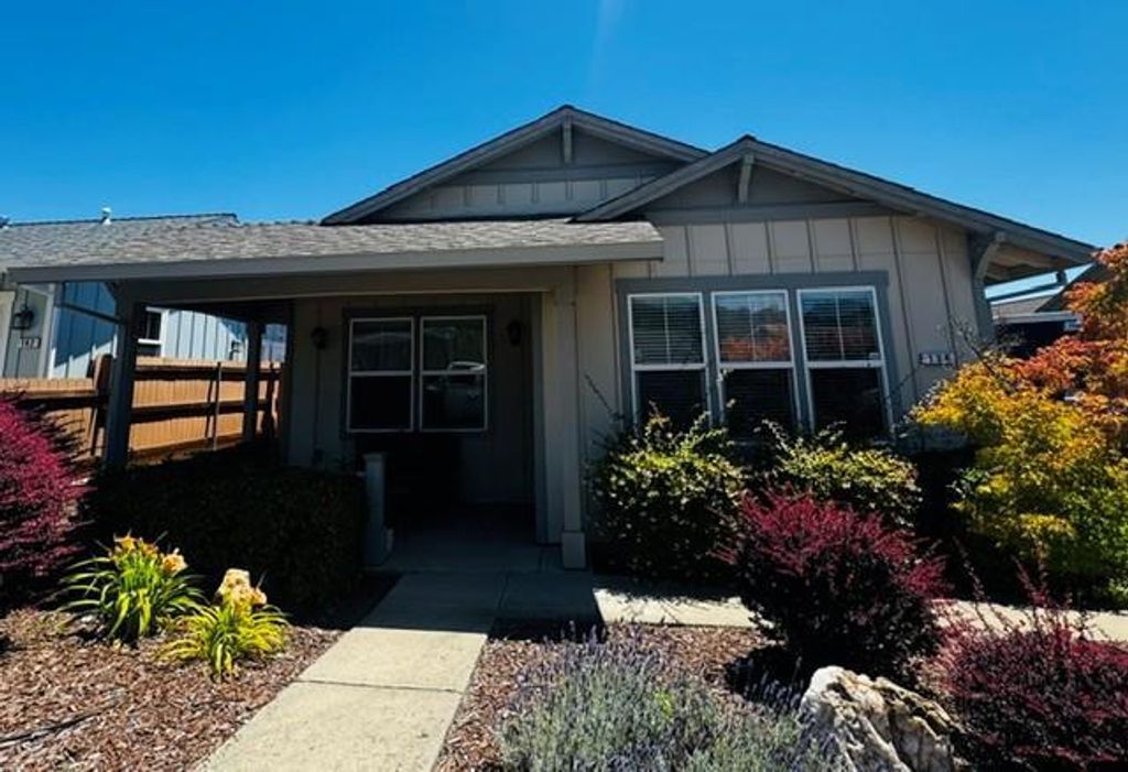 Image 3 of property listing at 136 Cottage Circle, Murphys, CA 95247
