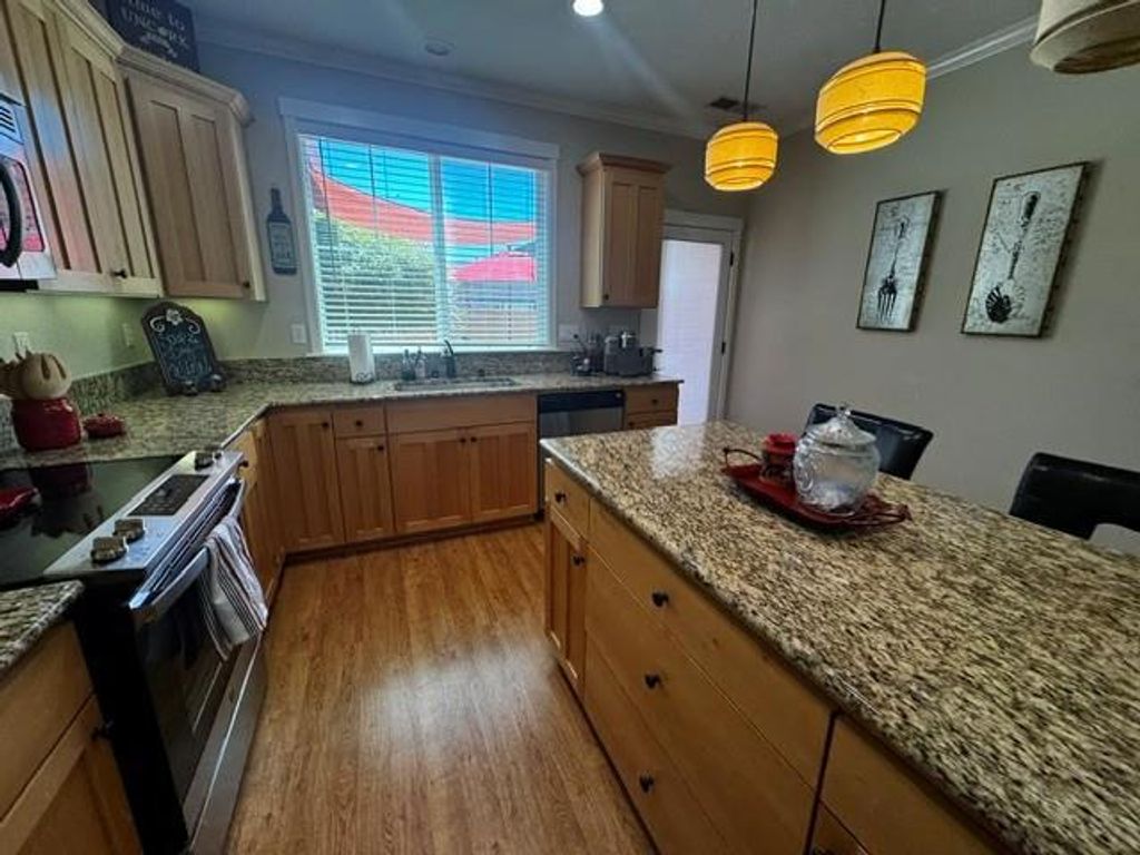 Image 6 of property listing at 136 Cottage Circle, Murphys, CA 95247