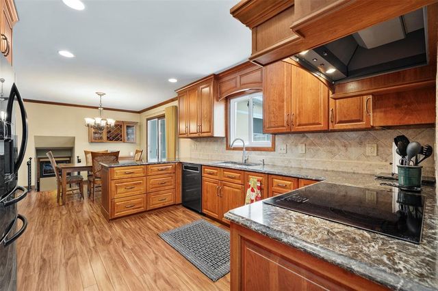 1413 E Hamilton Avenue, Eau Claire, WI 54701